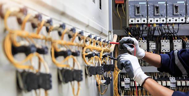 Professional Electrician technician working in Oakwood, OH